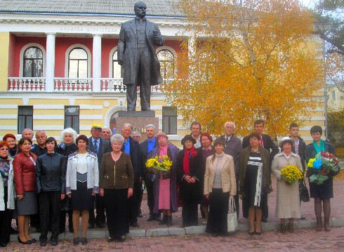 Нещодавно в малій залі Кіровоградського драматичного театру ім. М.Л. Кропивницького свій 75 – літній ювілей святкувало Кіровоградське обласне літоб’єднання «Степ».